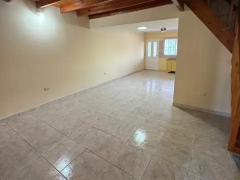 Depto Tipo Casa en Alquiler con 1 cocheras