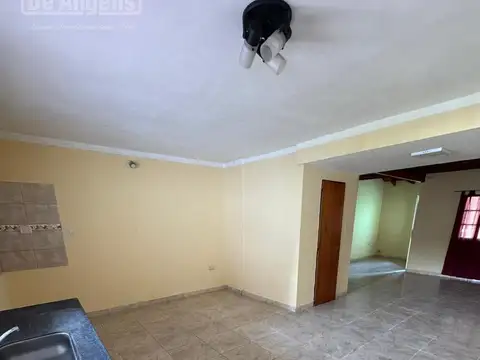 Depto Tipo Casa en Alquiler de 4 ambientes