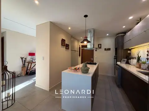 Casa en Venta con 5 cocheras