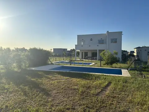 Casa en Venta en Pilar del Este - Santa Lucia, USD 220.000
