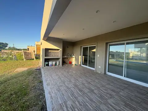 CASA EN VENTA EN SANTA LUCIA - PILAR DEL ESTE