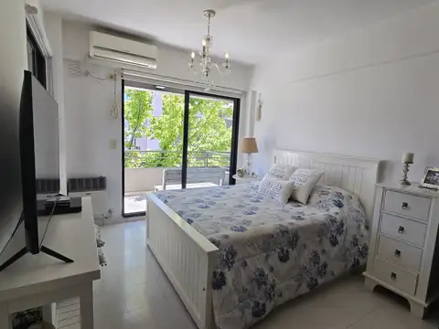 Hermoso Monoambiente con balcón al frente y cochera