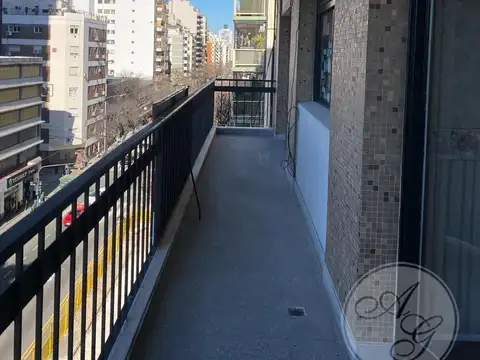 ¡OPORTUNIDAD! 4 AMBIENTES C/ BALCON Y VISTA ABIERTA - AV LA PLATA Y AV RIVADAVIA