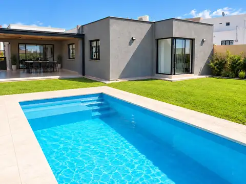 Espectacular Casa a la Venta en Barrio La Bastilla SUM Amenities