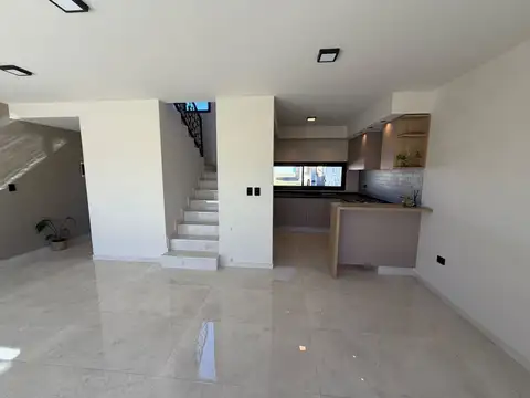 Depto Tipo Casa en Venta con 2 cocheras