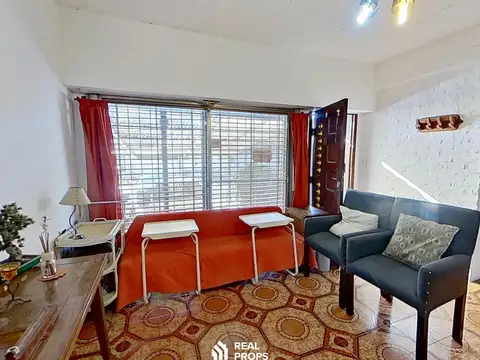 Venta Casa Hurlingam 2 Plantas 7 Ambinetes con Pileta y 3 cocheras