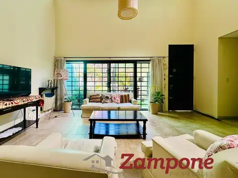 Casa en Venta en Temperley, USD 330.000