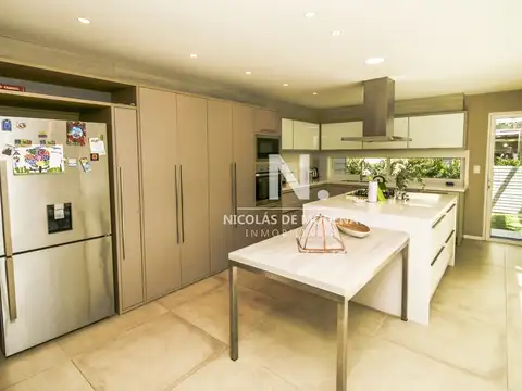 Casa 4 ambientes con 3 baños