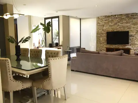 Casa 7 ambientes con 3 baños