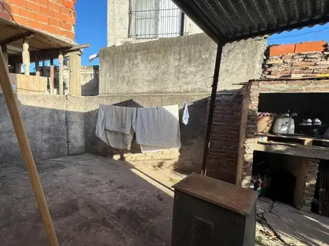 ¡Imperdible IDEAL LOCALES casa en  centro de A. Sourdeaux!