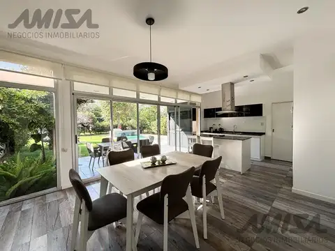 Casa en Venta con 2 cocheras