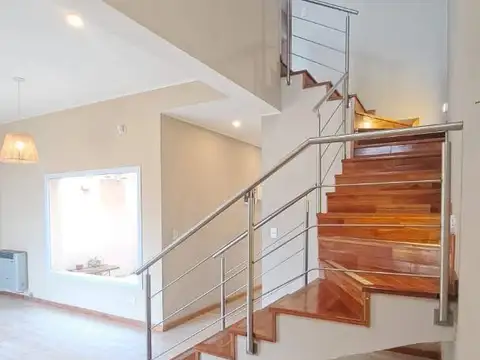 Depto Tipo Casa en Alquiler de 4 ambientes