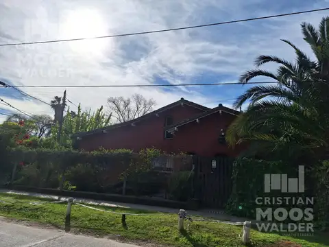 Casa 6 ambientes con 2 baños