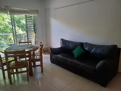 Avenida San Juan 700, Piso 1