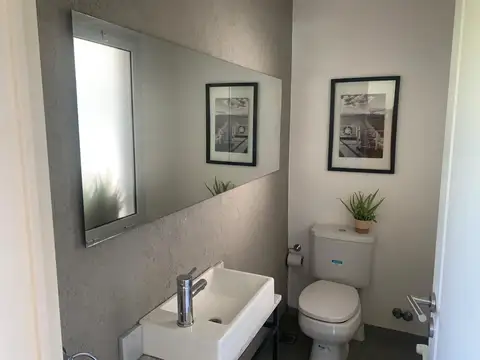 Casa 4 ambientes con 3 baños