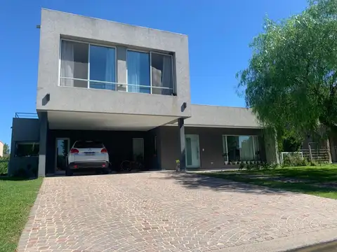 Casa venta Escobar, lote central Barrio San Matias, 3 dormitorios y pileta