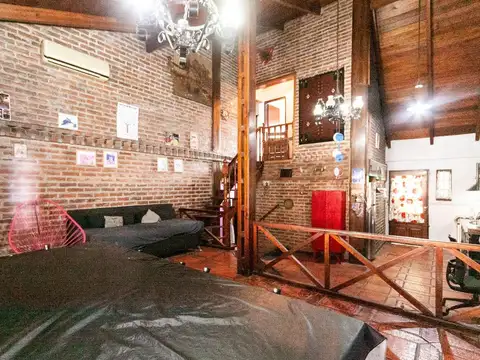 Casa 6 ambientes con 2 baños