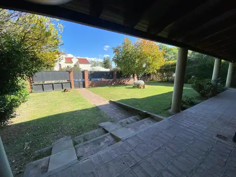 La Almudena-Exc Casa Vta 4 Dor gge/qcho/pileta/jar
