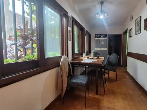 VENTA CASA ARROYITO 4 DORMITORIOS CON PATIO