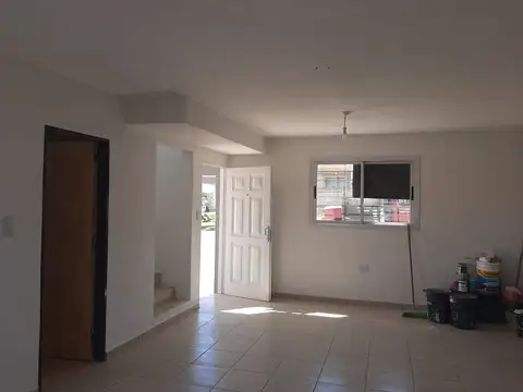 Casa 2 ambientes con 2 baños