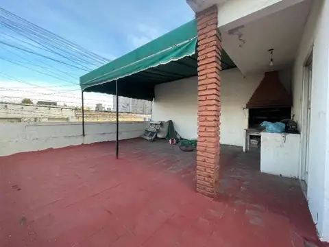 CASA 2 DORMITORIOS CON GARAGE A 200 MTS DE LA AV. MITRE