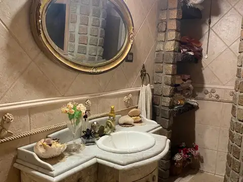 CASA DE DOS PLANTAS CON 3 DORMITORIOS Y COCHERA