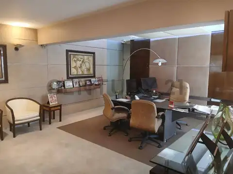 Edificio Corporativo en Venta. Totalmente equipado en Calle Paso de Los Andes