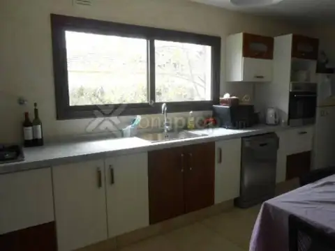 Casa 6 ambientes con 4 baños