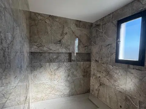 Casa 5 ambientes con 3 baños