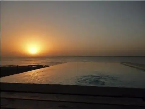 Casa 5 ambientes con 4 baños