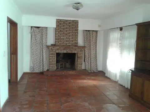 Casa con Piscina y Gran Jardín / Opción Galpón