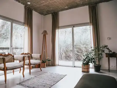 Casa 5 ambientes con 4 baños