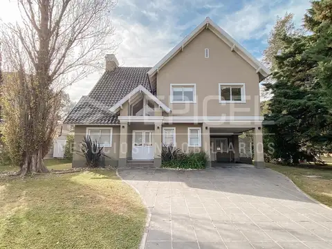 CASA EN VENTA EN ST THOMAS SUR! OPORTUNIDAD!