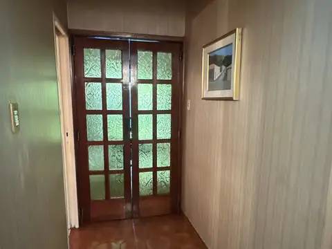 VENTA Casa de categoría con 4 habitaciones, 3 baños. Pereyra Lucena 528. Lomas de Zamora