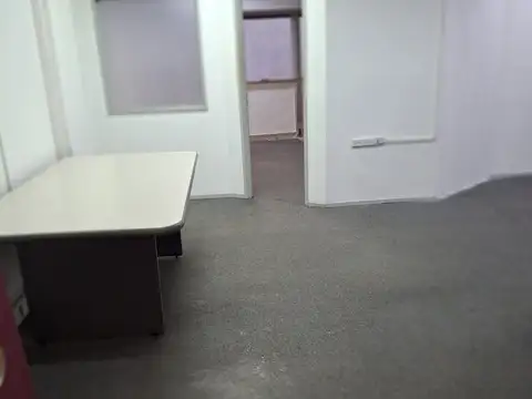 Oficina 5 ambientes con 2 baños