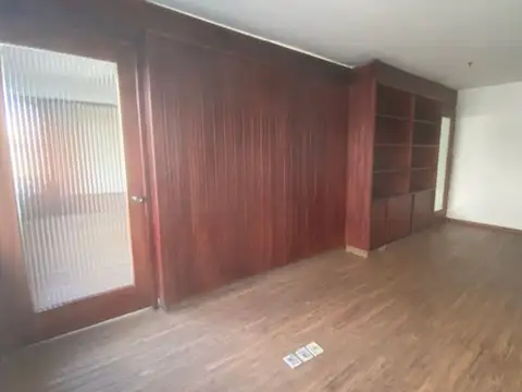 Oficina en Alquiler con 1 cochera