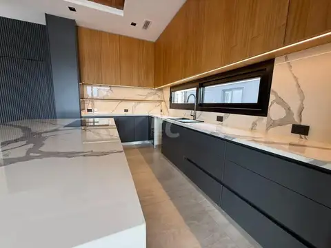 Casa en Alquiler al Este