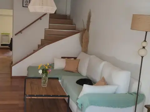 Depto Tipo Casa 4 ambientes con 3 baños