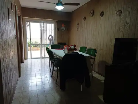 Depto Tipo Casa en Venta en Villa del Parque, USD 220.000