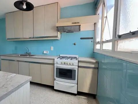 3 dormitorios, COCHERA  2 baños, cocina comedor, balcon