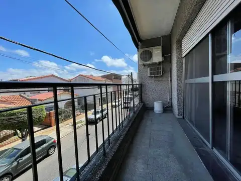Depto Tipo Casa 4 ambientes con 2 baños