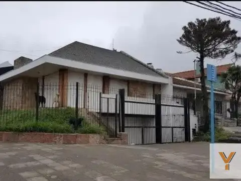 Casa 6 ambientes con 3 baños