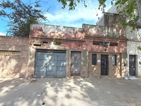 Baigorria 4486: casa de 3amb.   cochera   local, a reciclar sobre lote propio