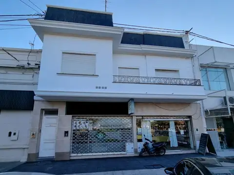CASA + LOCALES COMERCIALES A LA VENTA EN CENTRO