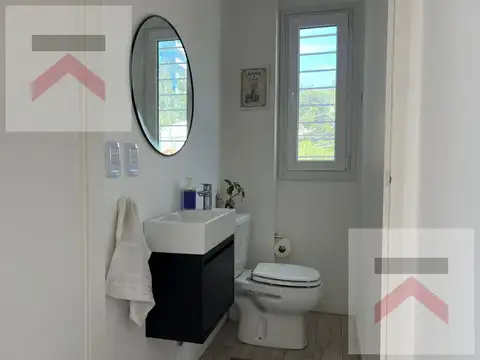Triplex, 2Dorm, Terraza, Parrilla, 2 Cocheras / Jardín.