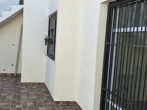 Depto Tipo Casa en Alquiler de 2 ambientes