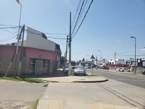 Av. Arturo U. Illia