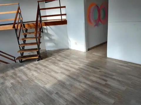 VENTA Local comercial + departamento con patio 530 e/6 y 7