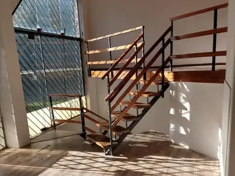 VENTA Local comercial + departamento con patio 530 e/6 y 7