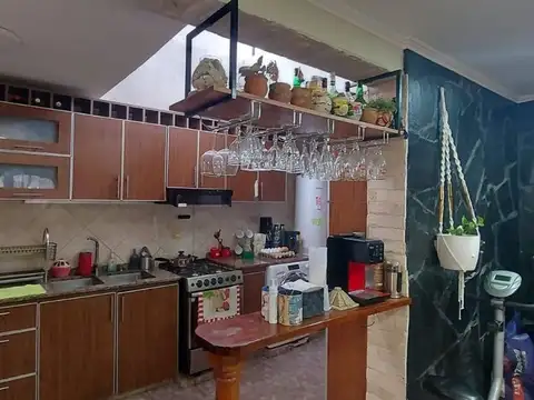 VENTA CASA 3 DORMITORIOS QUINCHO Y PATIO